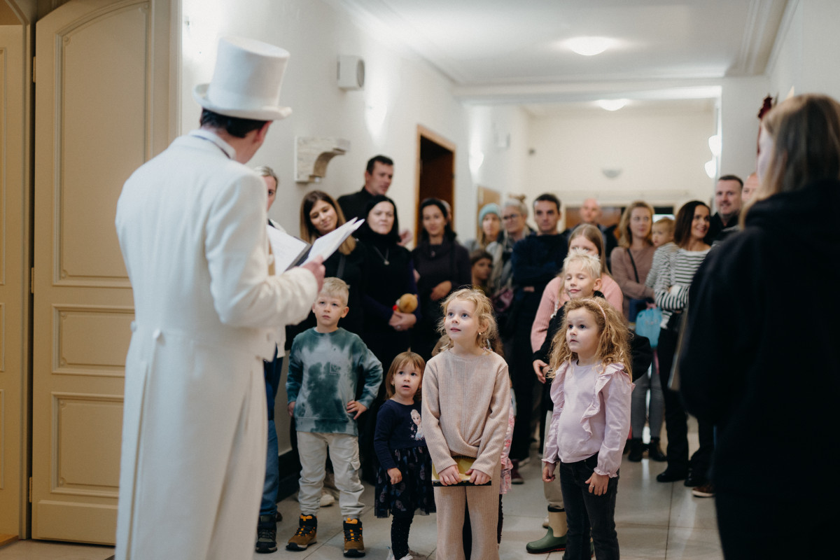 Rodinná divadelná prehliadka zákulisia Stratená rukavička
